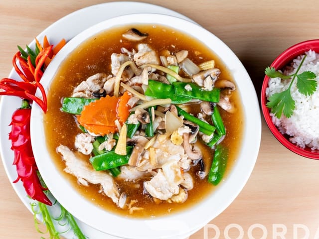 40. Pad-Rad-Na Lunch.