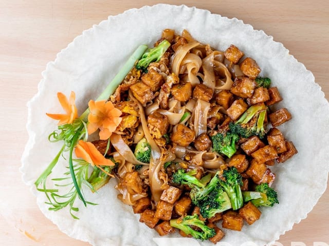 73. Pad-Si-Eew Lunch.